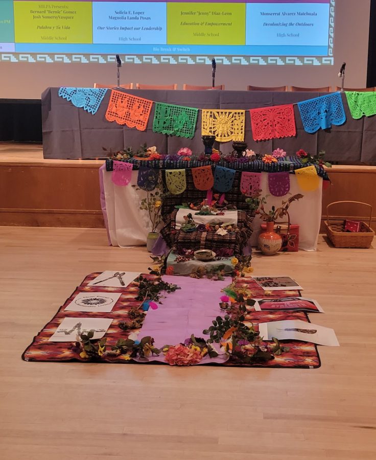 The annule Cumbre had an altar at the front of the conference 
