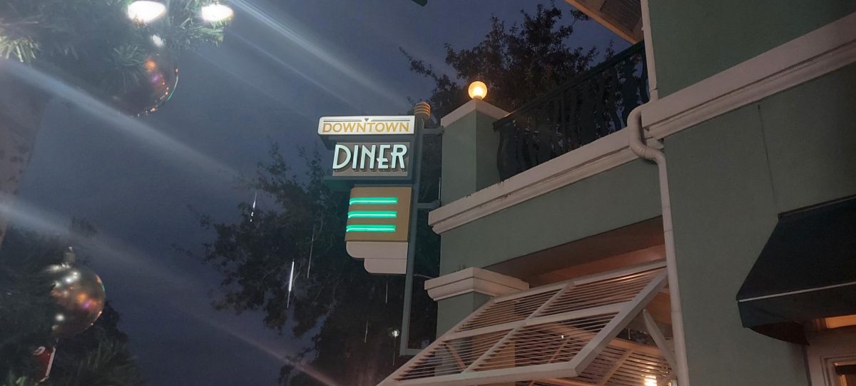 There’s even a downtown diner like Luke’s Diner in Gilmore Girls. Just like the show, the Downtown Diner is located on the corner near a main street, Front Street.