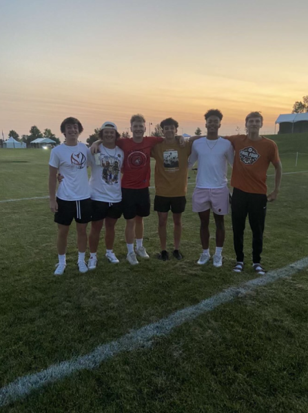 The Boas at senior sunrise. 

Pictured left to right: Donovan Weese (‘24), Boston Hatrick (‘24), Mason Willyard (‘24), Tyler Reyburn (‘24), Dominic McLawrence (‘24), and Kellen Tecu (‘24)
