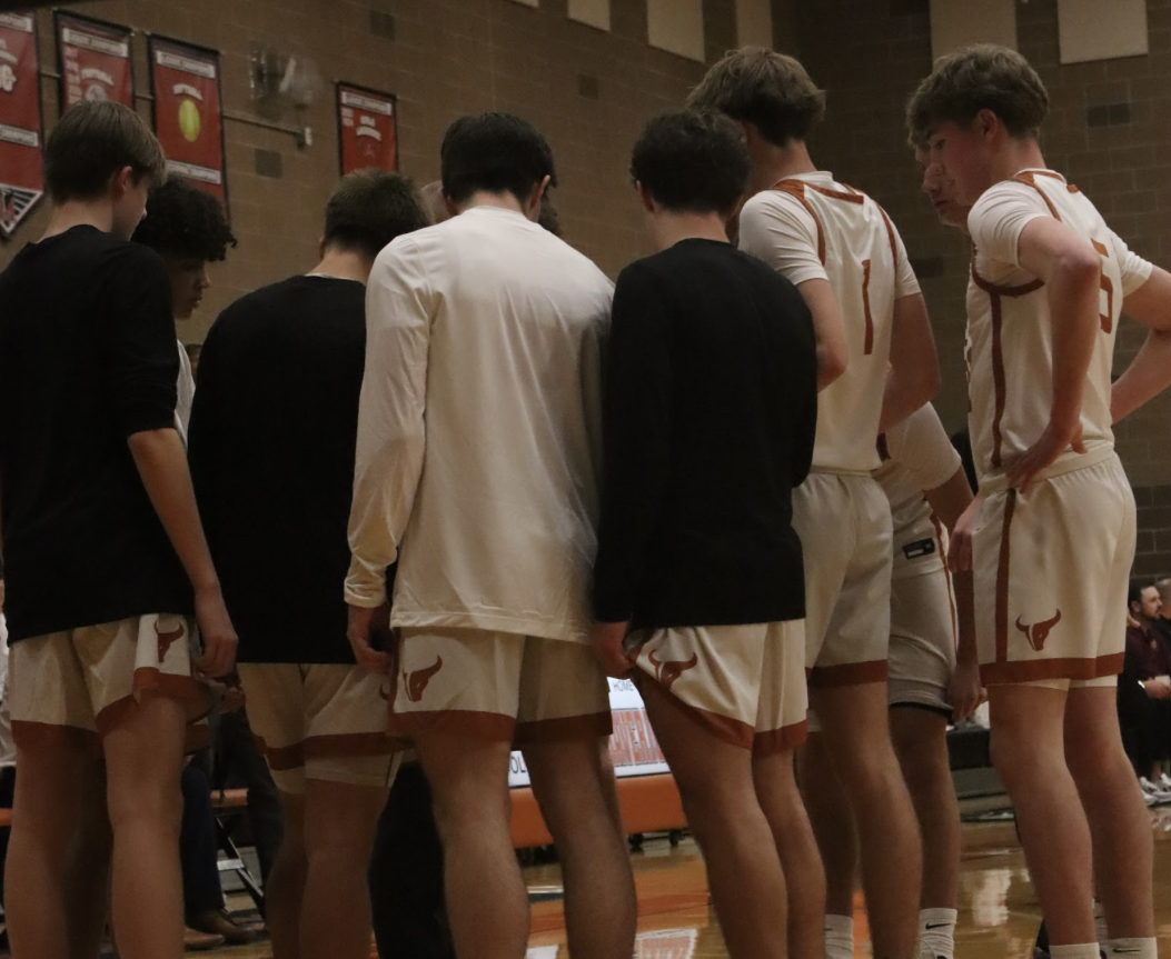 The team gathers together during a timeout.
