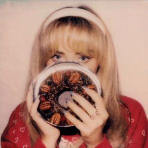 On the back of its physical media, it’s stated that ‘fruitcake’ has a prep time (runtime) of 15 minutes and 46 seconds—an adorable detail to the EP.
